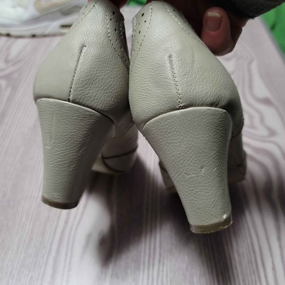 But Another innocent tale Heels - Picture 7 of 8